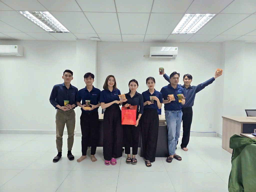 Bánh trung thu được gửi tặng nhân viên khối văn phòng