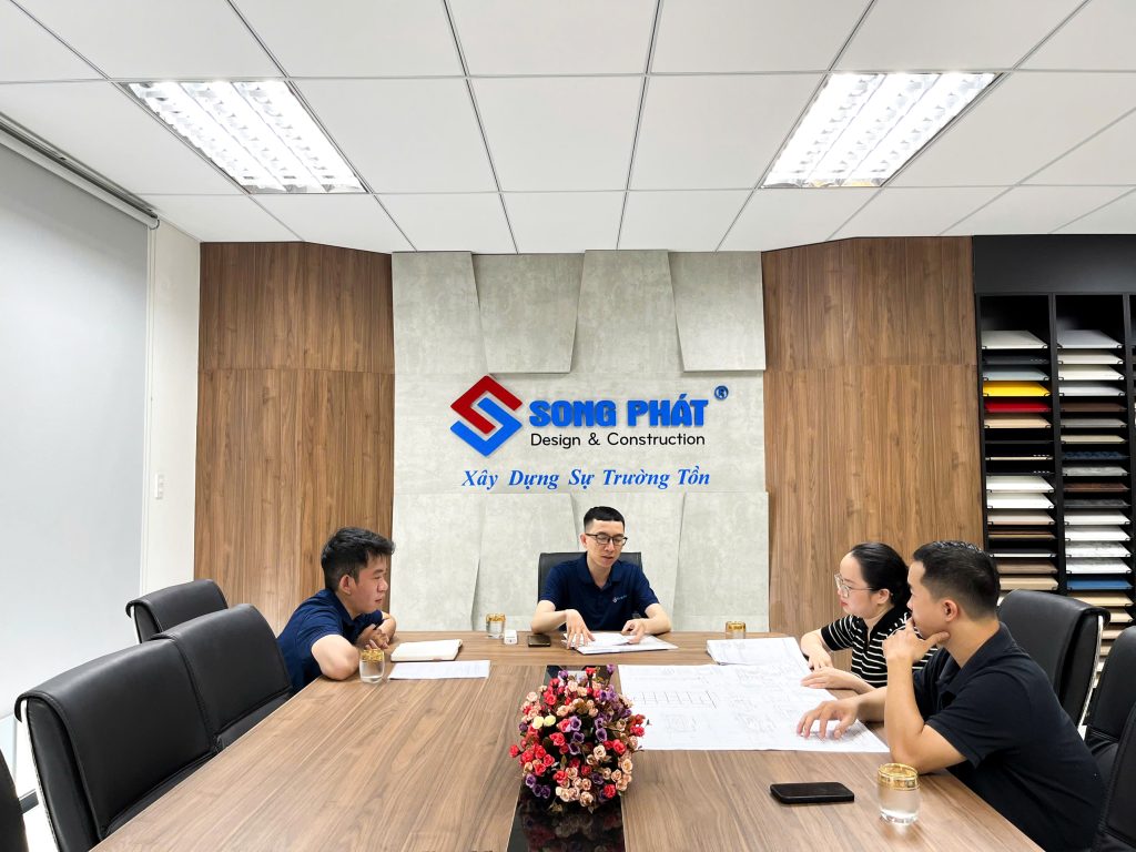 Tư vấn khách hàng tại phòng họp