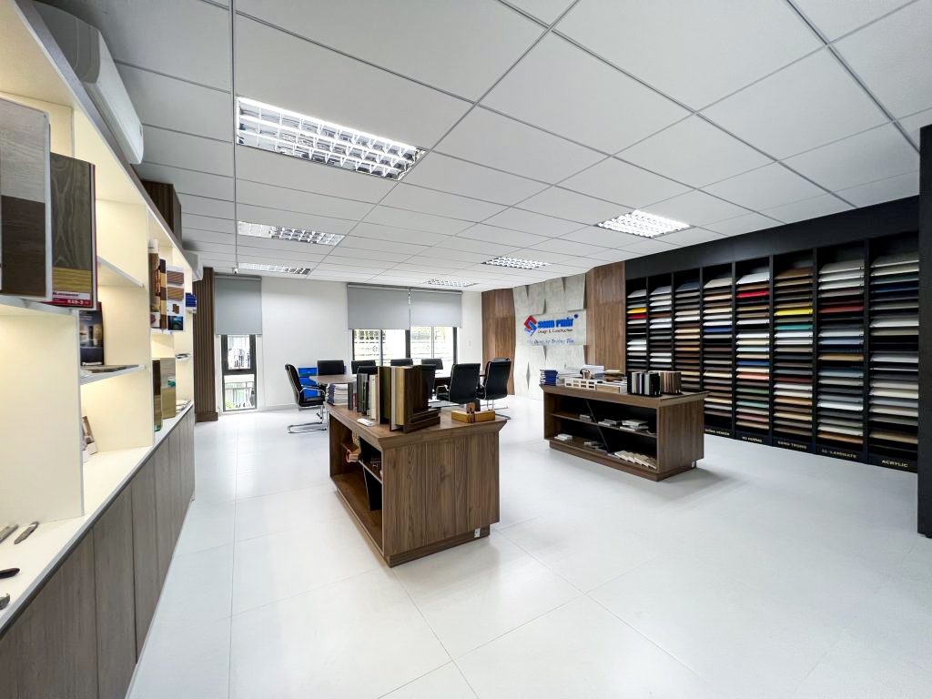Không gian trưng bày vật tư và phòng họp tại lầu 3.