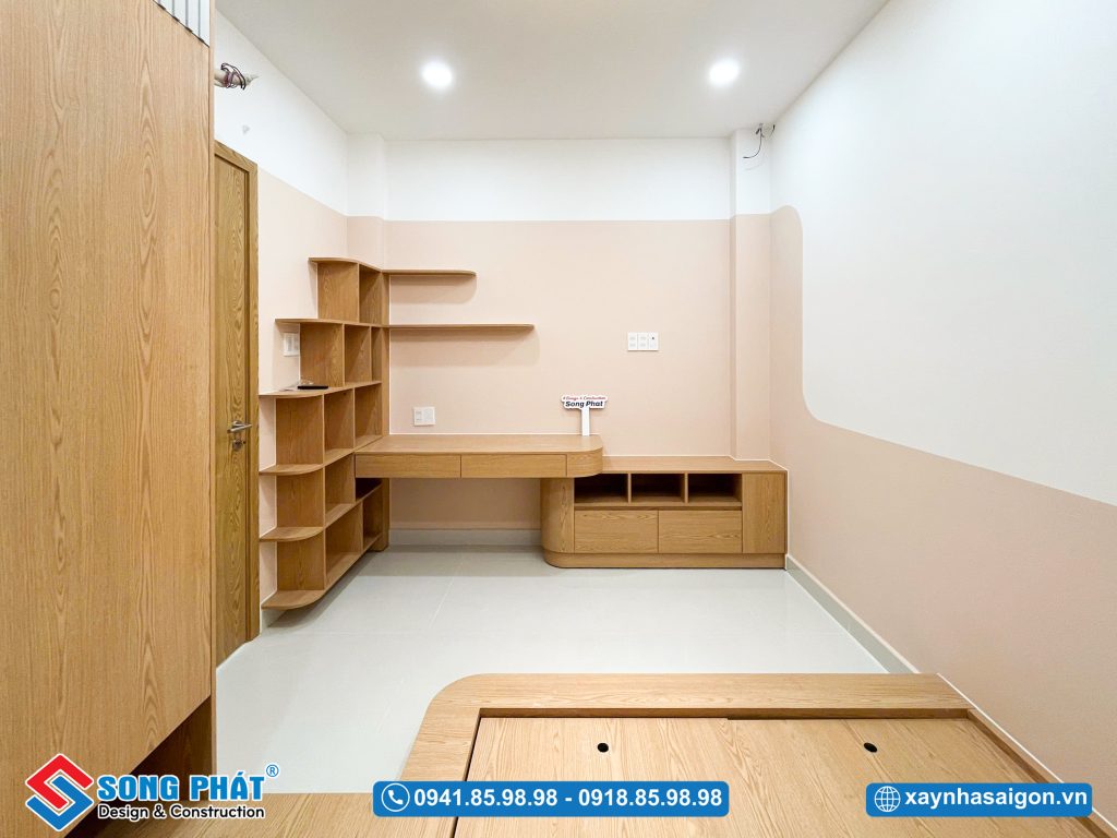 Phòng ngủ được trang bị đầy đủ các nội thất tiện nghi cho sinh hoạt của bé