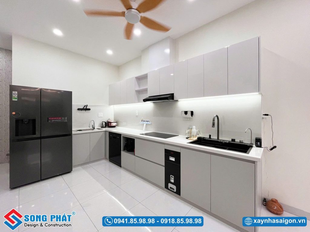 Nội thất bếp với tone trắng mang đến cảm giác sang trọng