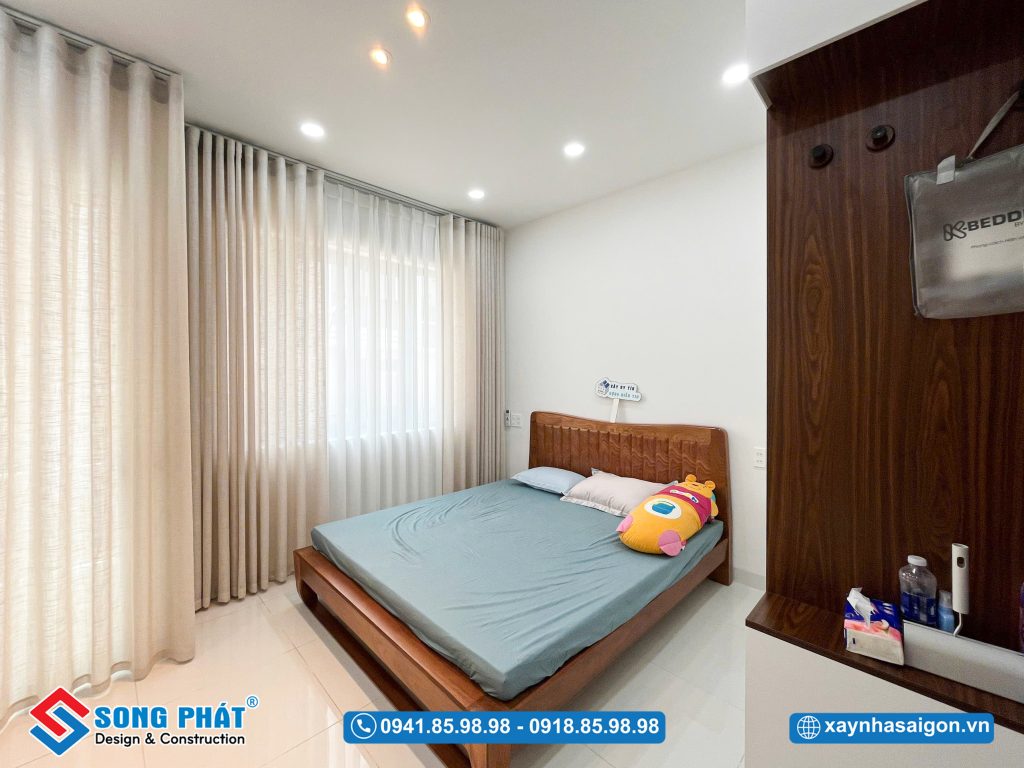 Phòng ngủ tối giản, ấm cúng – tận dụng ánh sáng tự nhiên tạo cảm giác thư giãn mỗi ngày