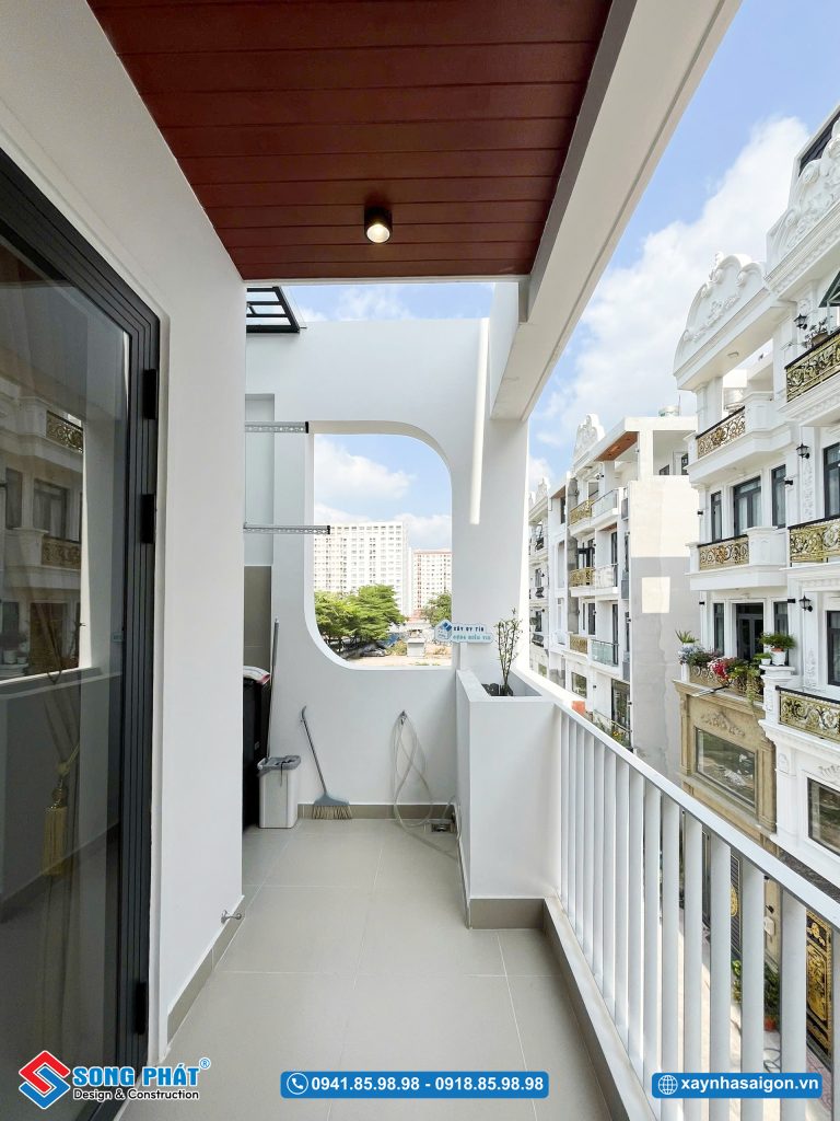 Ban công thoáng đãng, đón gió và ánh sáng góc thư giãn nhẹ nhàng mỗi ngày