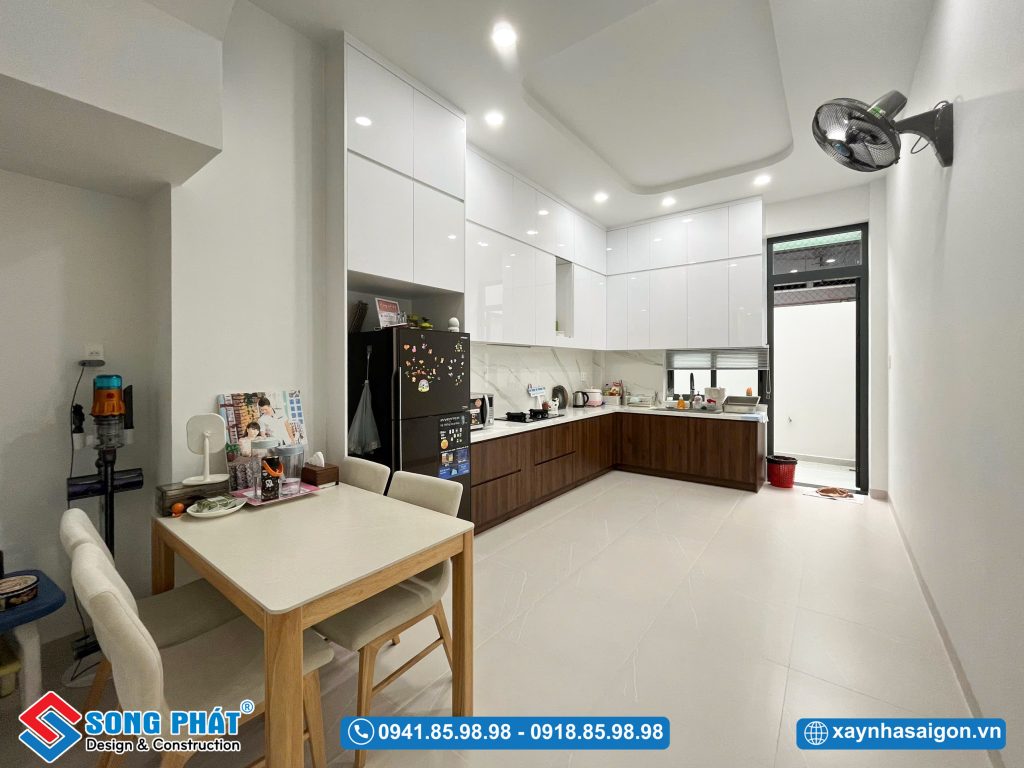 Thiết kế bếp chữ L tiện nghi cho thói quen sinh hoạt của gia đình