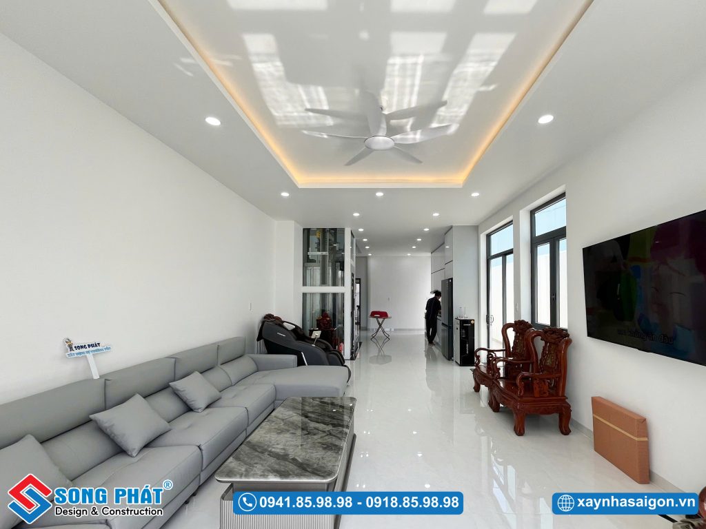 Không gian phòng khách rộng rãi thoáng đạt