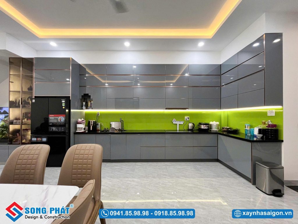 Không gian bếp được hoàn thiện với bố cục gọn gàng, thuận tiện cho sinh hoạt hằng ngày