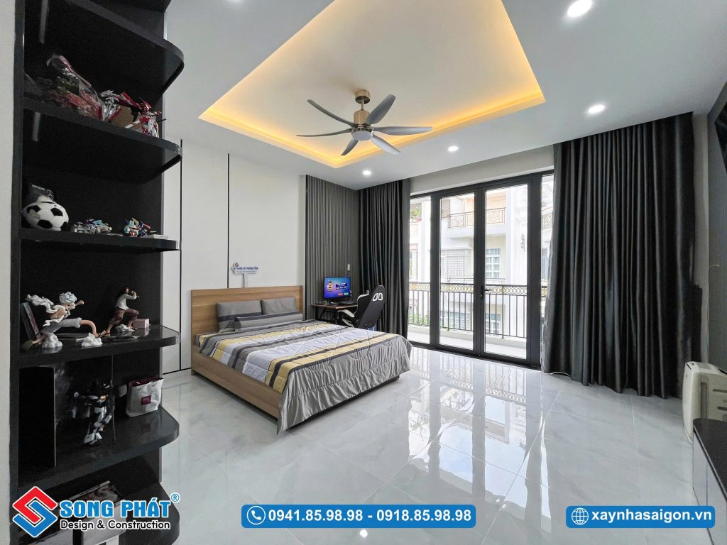 Hệ cửa kính lớn giúp tối đa ánh sáng tự nhiên vào không gian