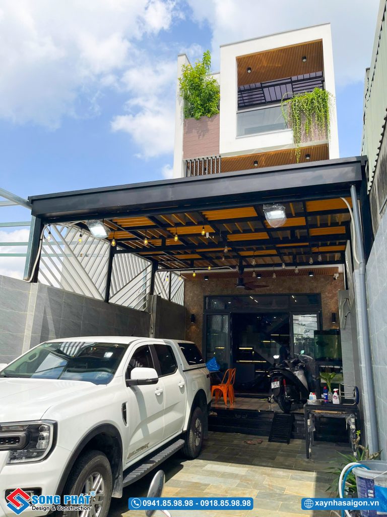 Không gian tầng trệt với phía trước sân để xe rộng rãi 