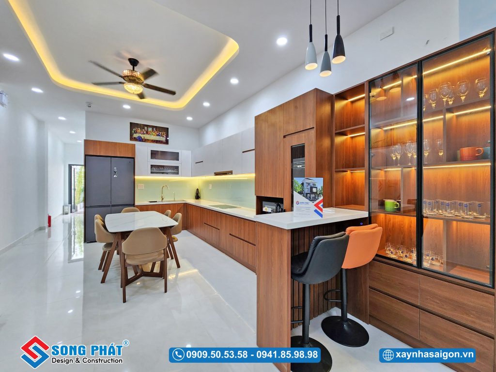Quầy bar nhỏ tăng tính tiện nghi cho không gian bếp
