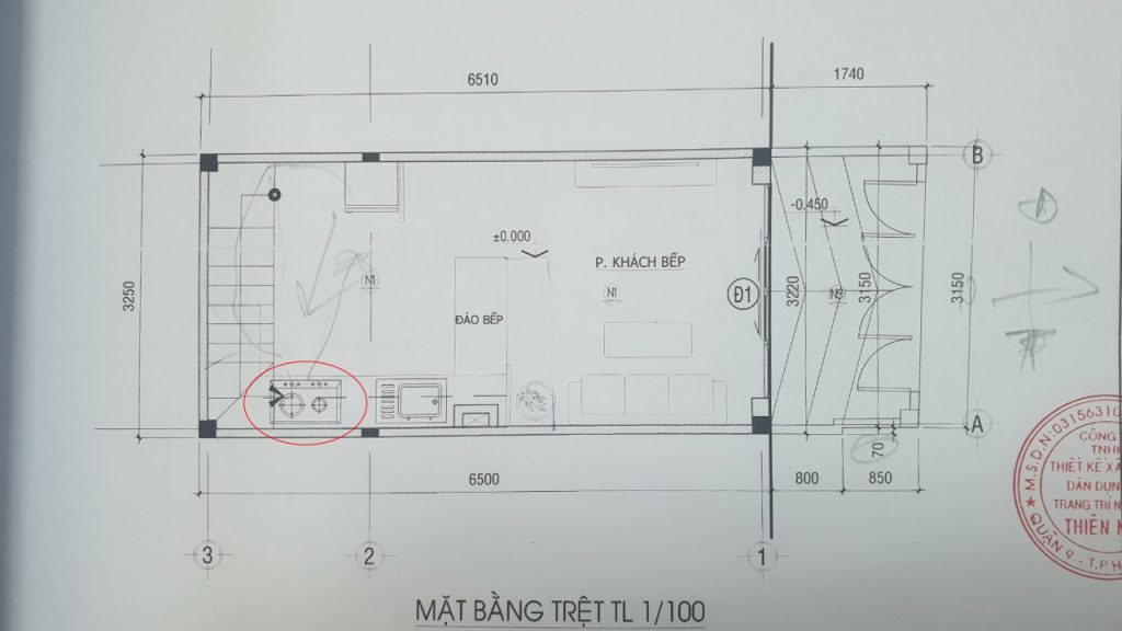 lỗi phong thủy trong thiết kế phòng bếp nhà ống.