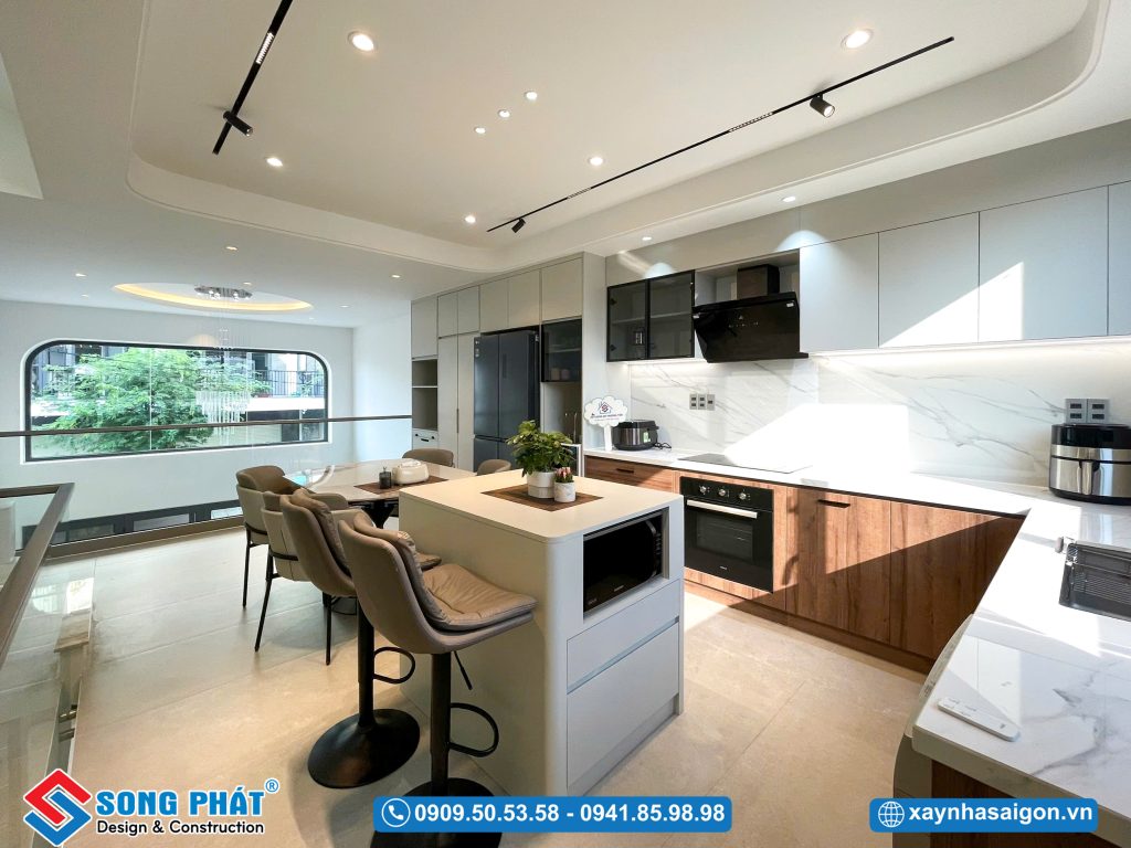 Thiết kế phòng bếp hiện đại với vật dụng tiện nghi