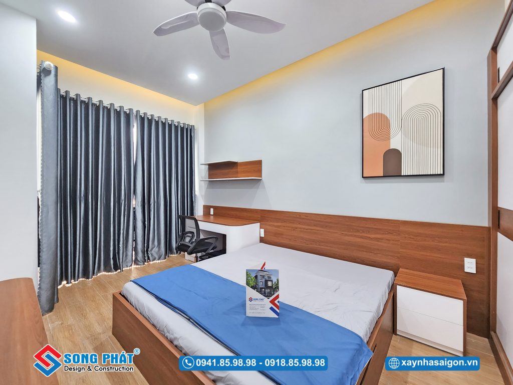Phòng ngủ sau lầu 1 với thiết kế đơn giản
