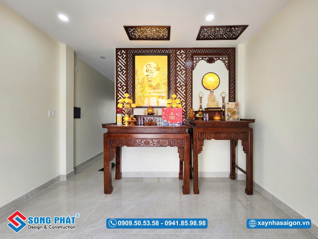 Gian thờ được bố trí ở sân thượng, phù hợp với hoạt động thờ cúng của gia đình