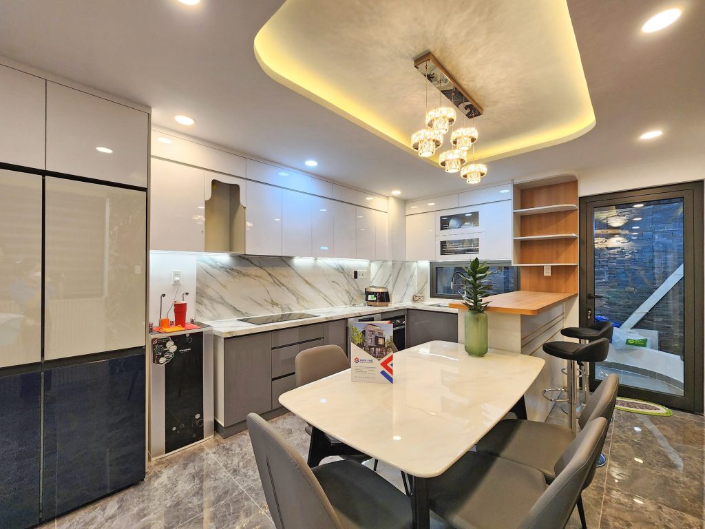 Thiết kế bếp đơn giản, đầy đủ tiện nghi