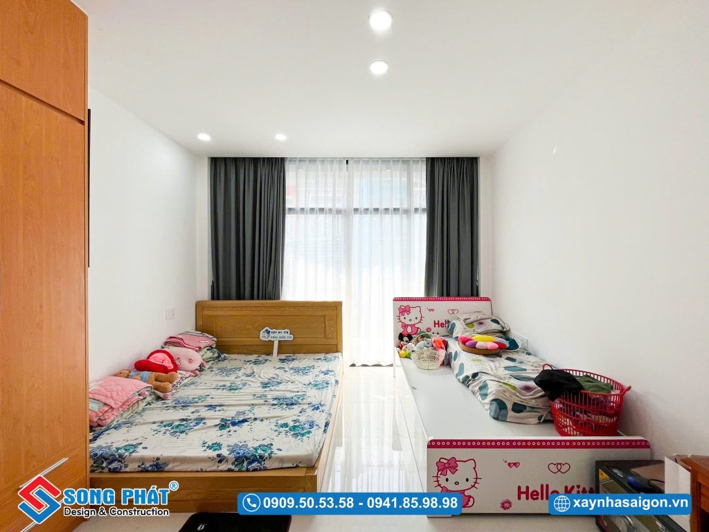 Phòng ngủ sử dụng rèm 2 lớp điều chỉnh linh hoạt ánh sáng vào không gian