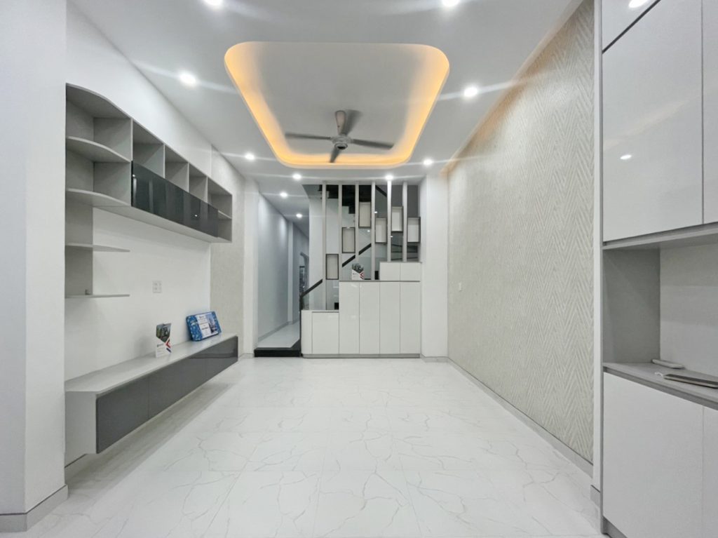 Đèn led vàng bo cong tạo sự uyển chuyển cho trần nhà