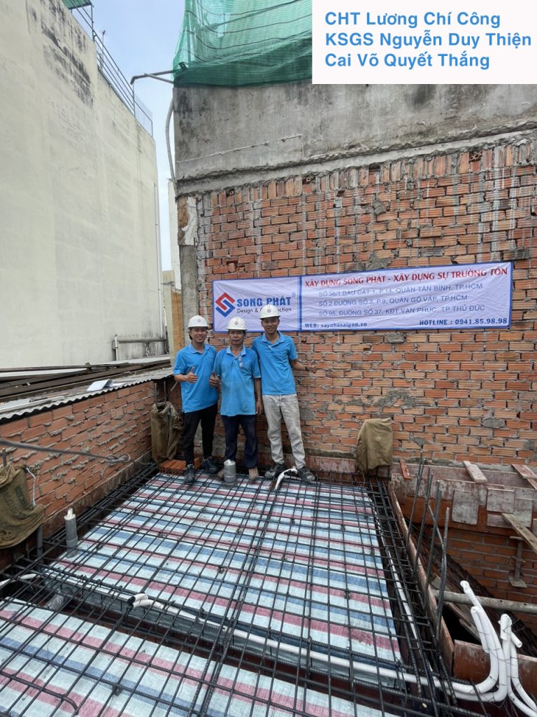 CHT Lương Chí Công, KSGS Nguyễn Duy Thiện, Cai Võ Quyết Thắng có mặt giám sát và kiểm tra thi công