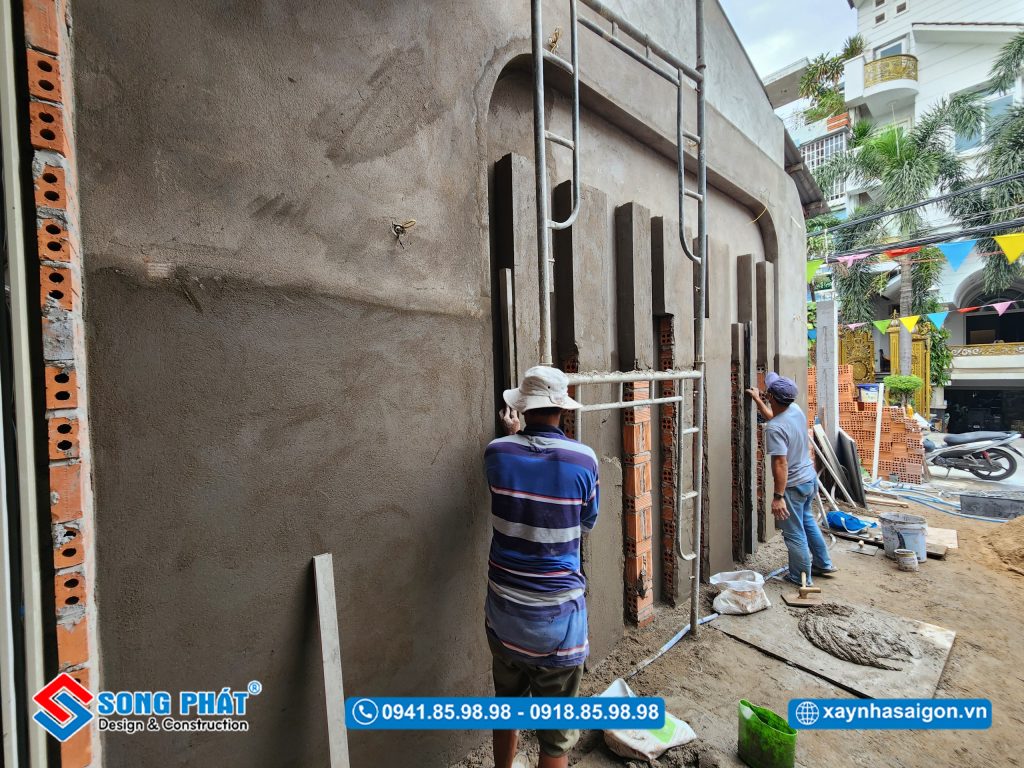 23/12/2023 Tô tường sân trước