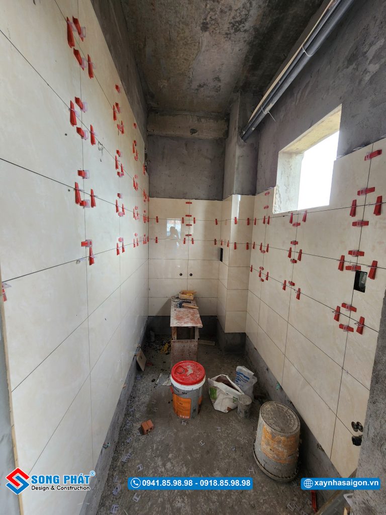 23/12/2023 Sủ dụng ke nêm cân bằng trong ốp lát nhà vệ sinh
