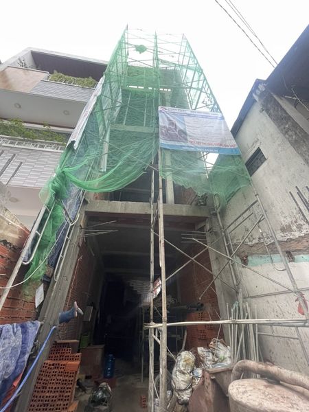 11/10/2023 Mặt tiền công trình trong quá trình thi công