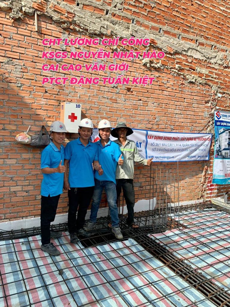 CHT Lương Chí Công, KSGS Nguyễn Nhật Hào, Cai Cao Văn Giới, PTCT Đặng Tuấn Kiệt có mặt giám sát và kiểm tra quá trình thi công