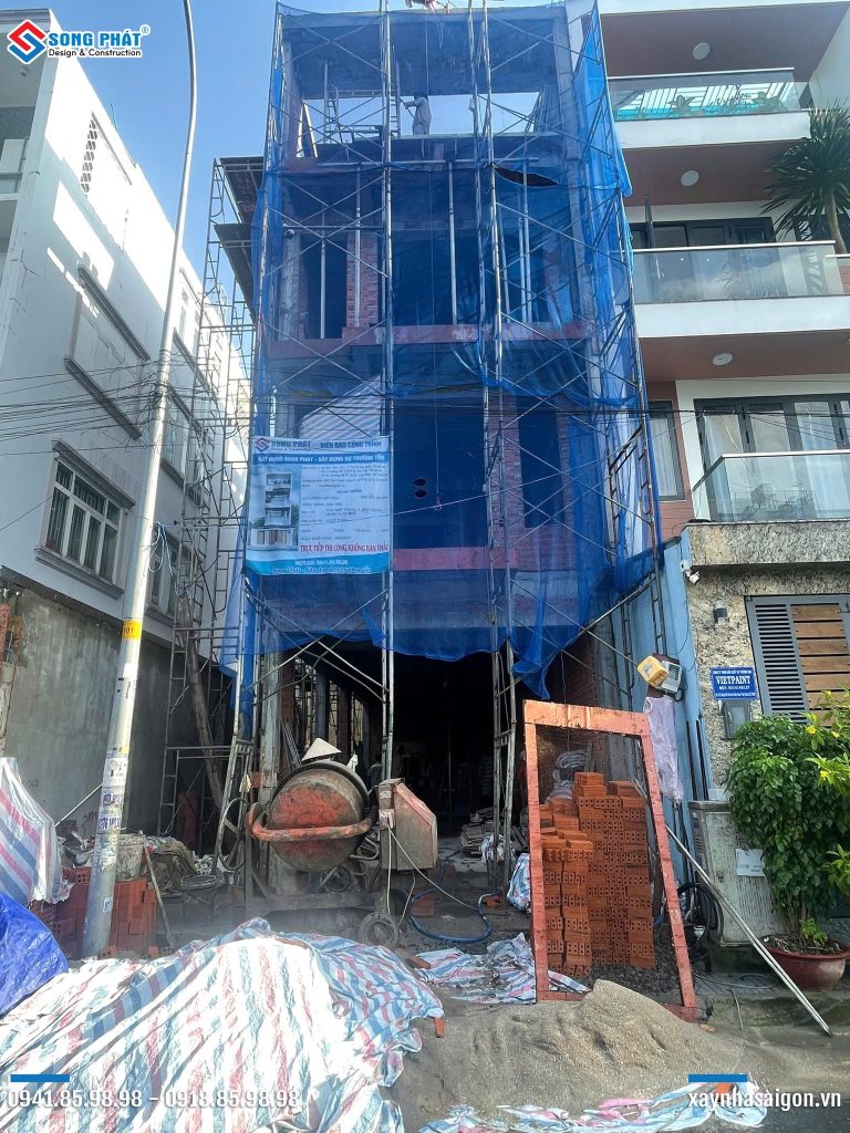 Mặt tiền đang trong quá trình thi công