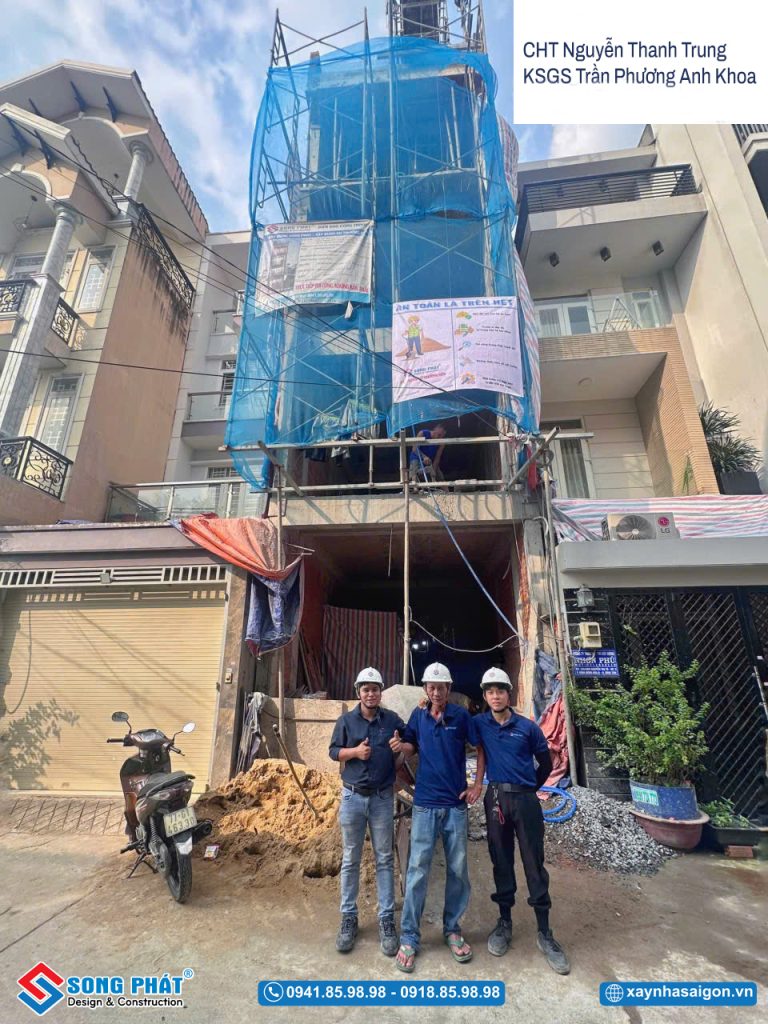 Mặt tiền đang trong quá trình thi công