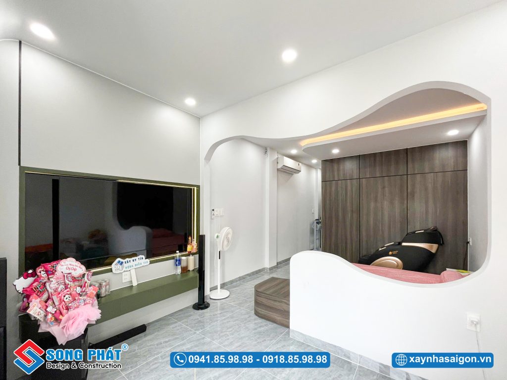 Góc đặt kệ tủ tivi bố trí hợp lý, gọn gàng, thuận tiện cho sinh hoạt và giải trí.
