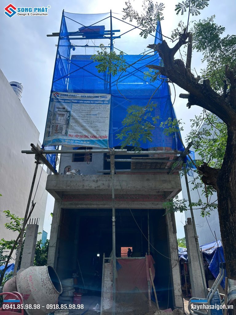Mặt tiền đang trong quá trình thi công