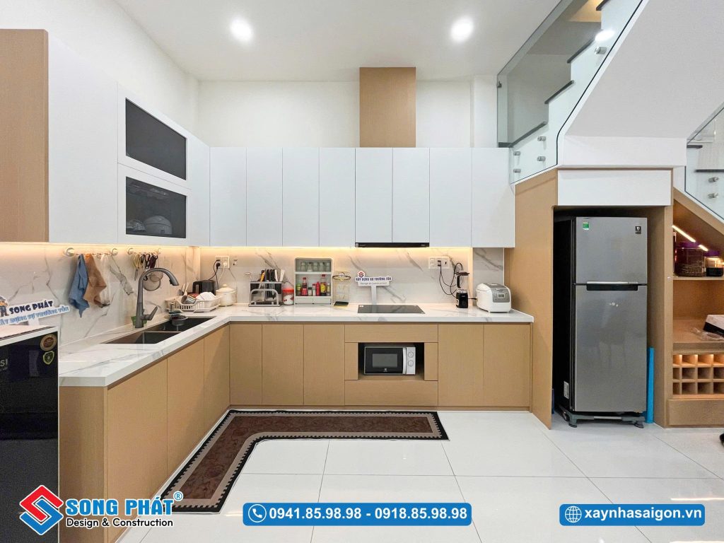 Bếp được thiết kế liên thông giúp không gian không bị chia cắt