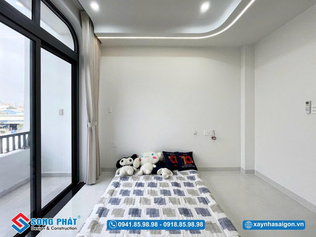 Nội thất cơ bản lắp đặt gọn gàng, tiện nghi.
