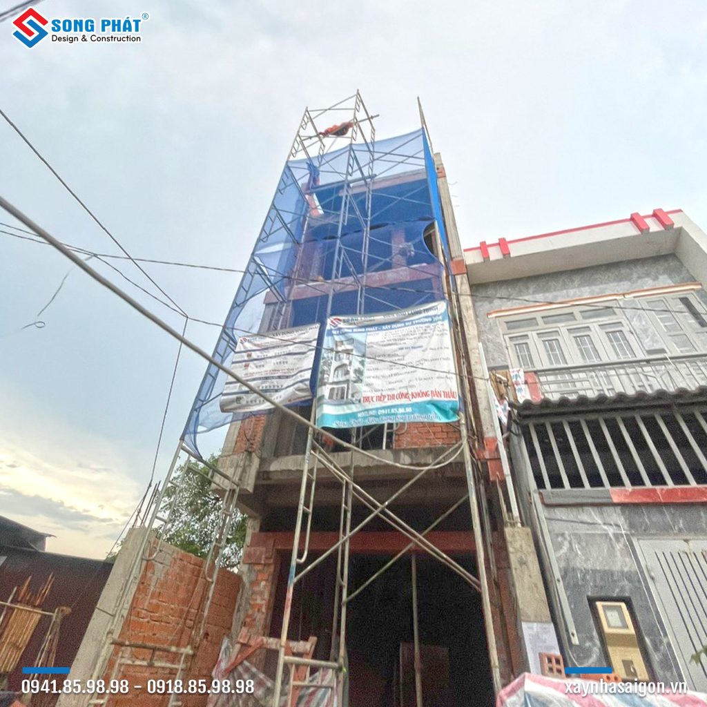 Mặt tiền đang trong quá trình thi công
