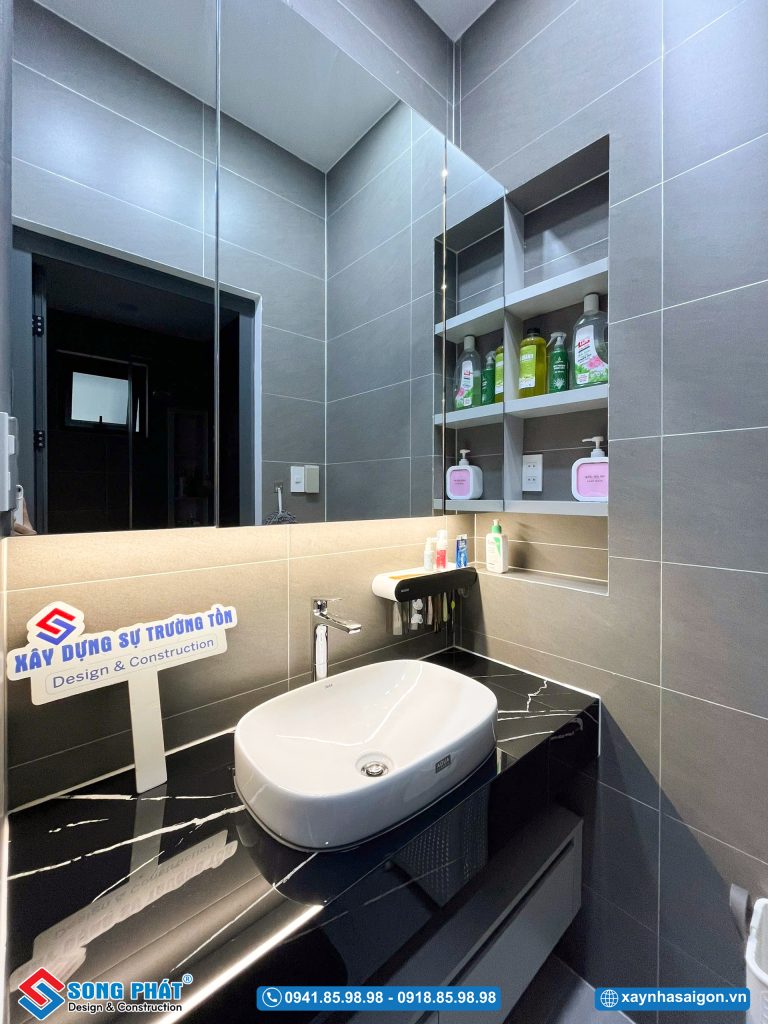 Kệ lavabo được thiết kế với tone màu xám hiện đại