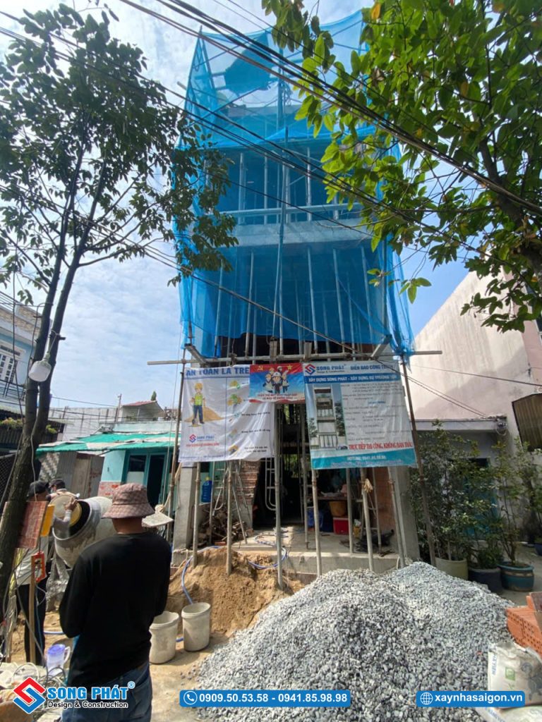 Mặt tiền đang trong quá trình thi công