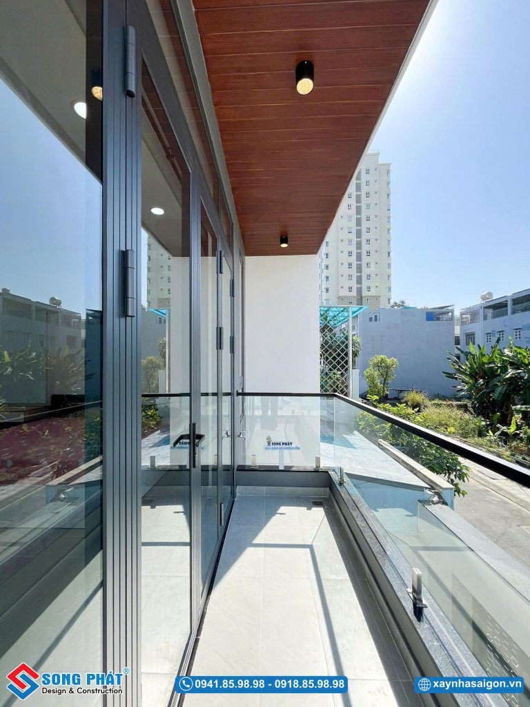 Thiết kế ban công gọn gàng, an toàn.