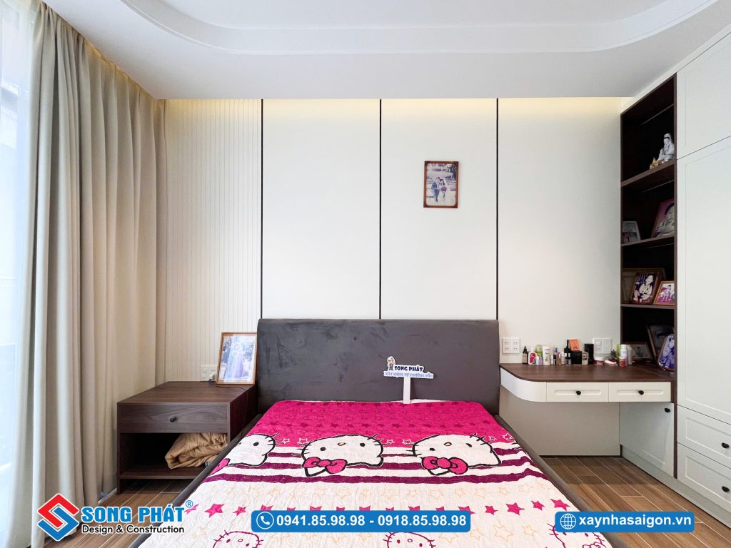Ánh sáng được kiểm soát vừa đủ, tránh chói.