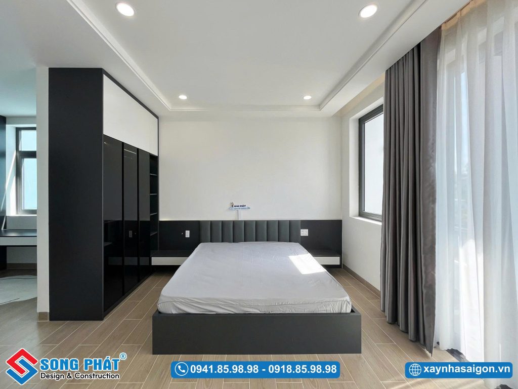 Phòng ngủ tại tầng 1 với nội thất hiện đại