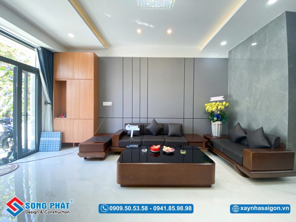 Phòng khách bố rộng mở và thoáng sáng 