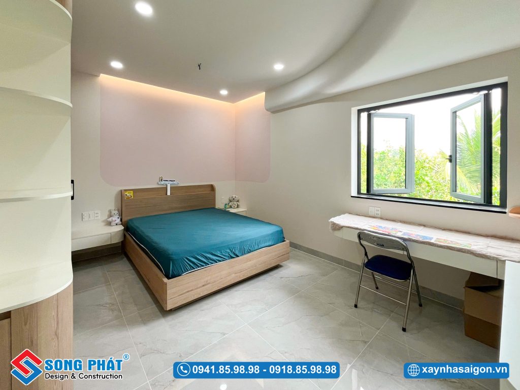 Phòng ngủ cho con thiết kế đơn giản, phù hợp sinh hoạt hằng ngày.