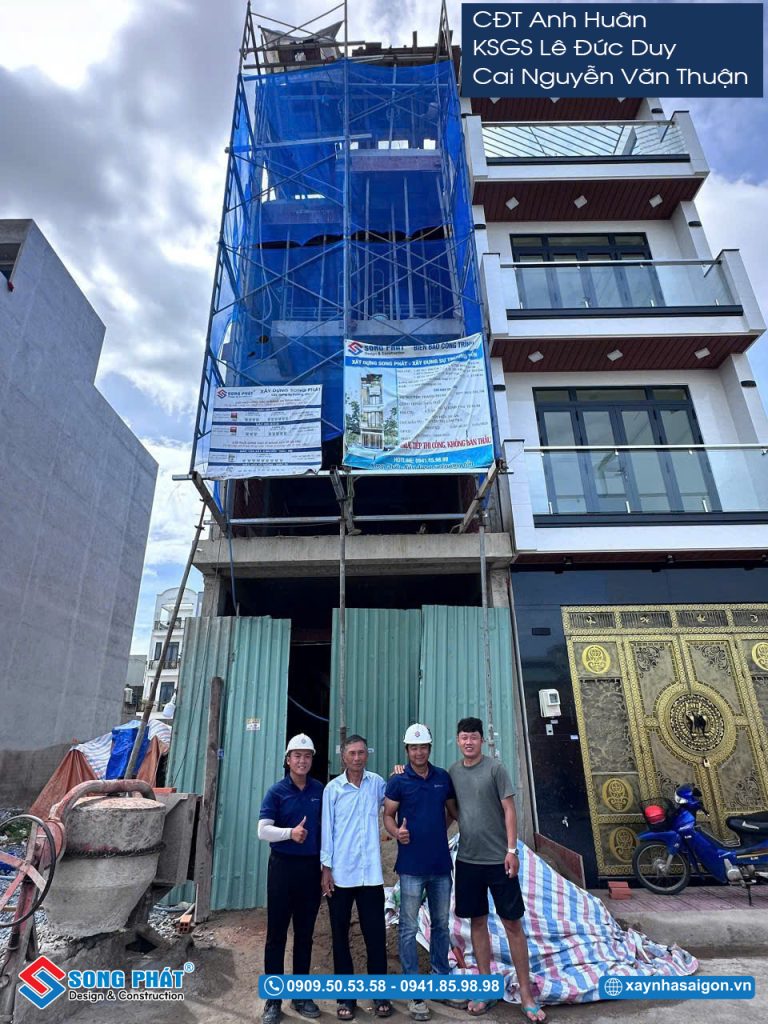 Mặt tiền đang trong quá trình thi công