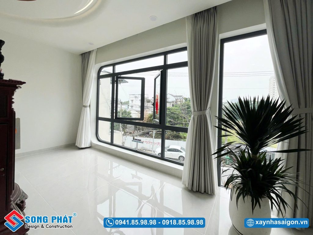 Khu vực tầng lửng được bố trí thông thoáng, nhiều ánh sáng.