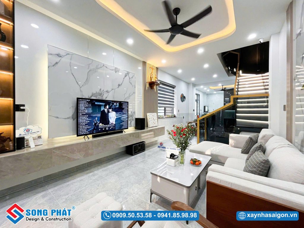 Chi tiết tường trang trí khu vực TV làm tăng giá trị thẩm mỹ cho ngôi nhà