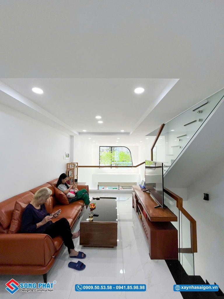 Bố trí phòng khách trung tâm của ngôi nhà nơi mọi cảm xúc được sẻ chia và lan tỏa