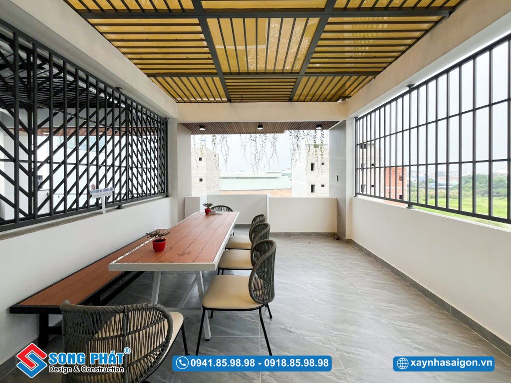 Sân thượng được bố trí thông thoáng, tận dụng tối đa diện tích sử dụng.