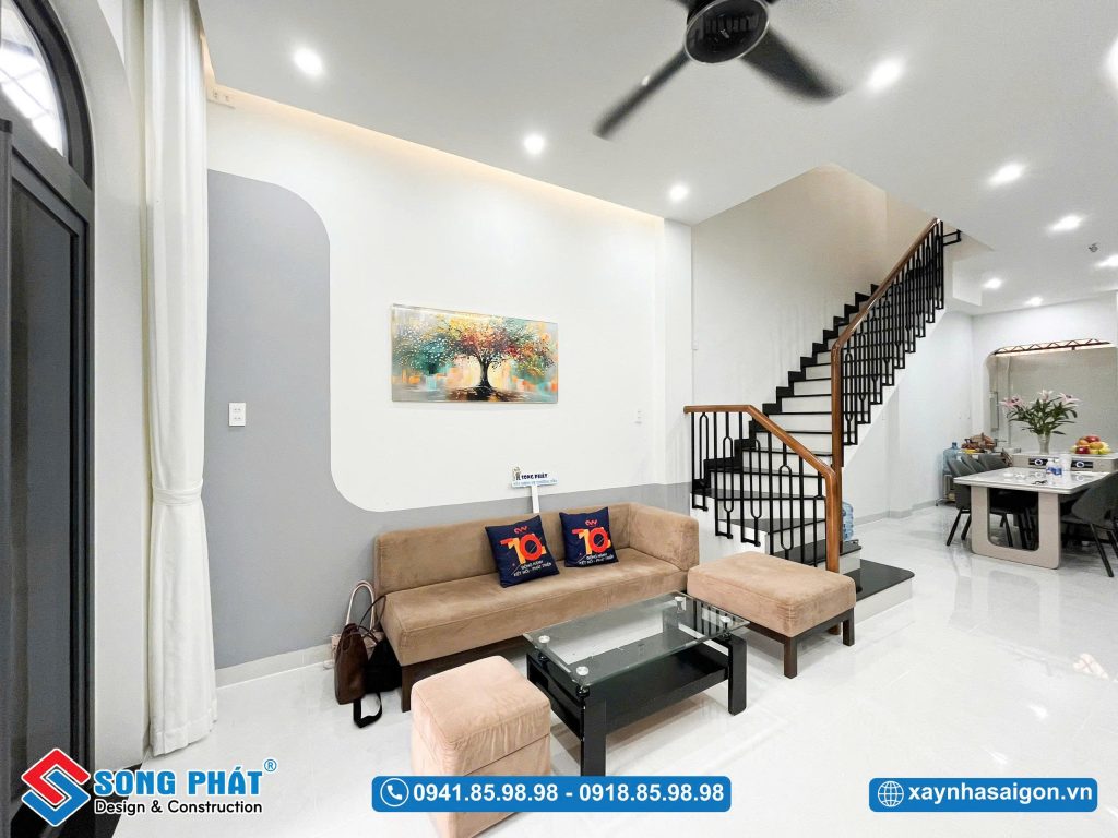 Phòng khách rộng rãi, bố trí tối ưu công năng sử dụng.