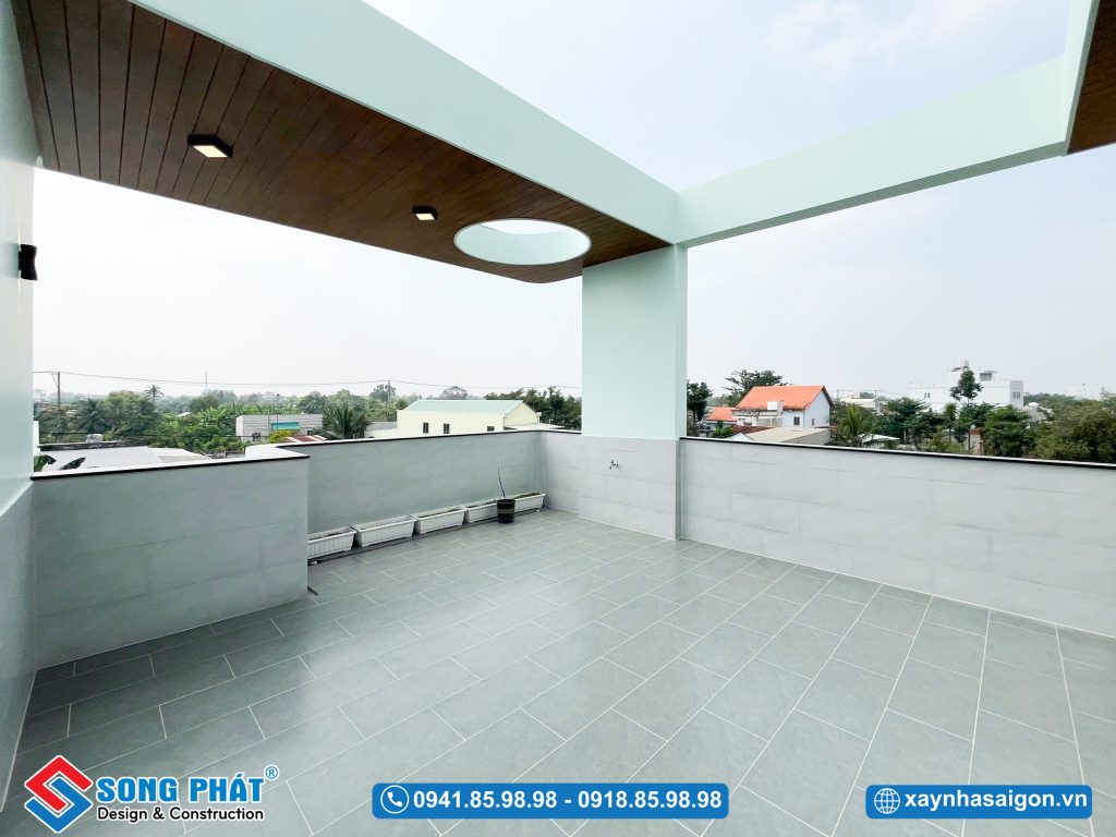 Không gian sân thượng rộng rãi