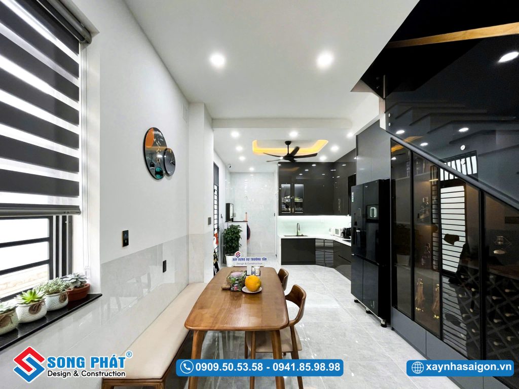 Không gian bếp thiết kế mở, kết nối vơi phòng khách tạo sự thoáng đãng
