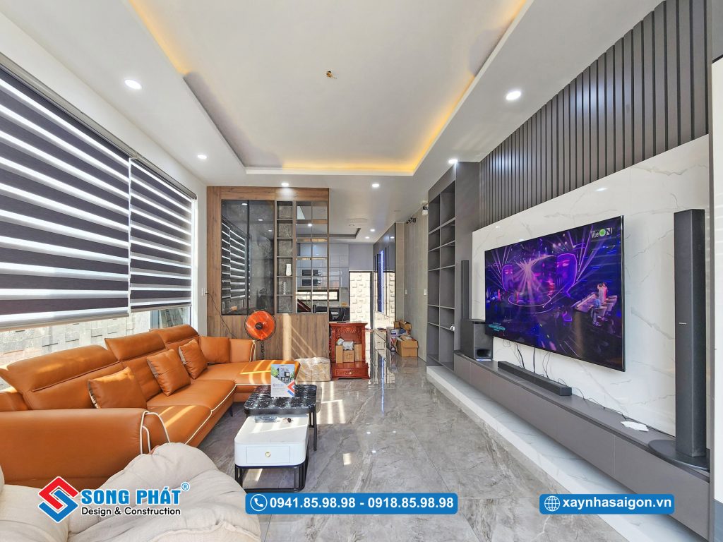 Không gian phòng khách rộng hơn 20m2. 