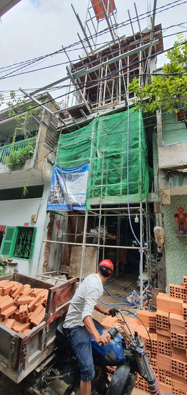 Mẫu nhà phố có tầng lửng thu hút ánh nhìn Thi-cong-nha-tret-lung-2-lau-san-thuong