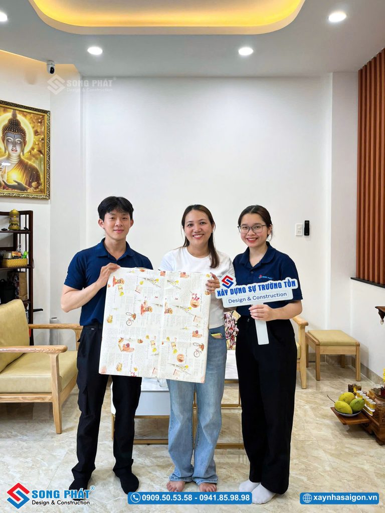 Song Phát bàn giao nhà cho gia đình anh Việt